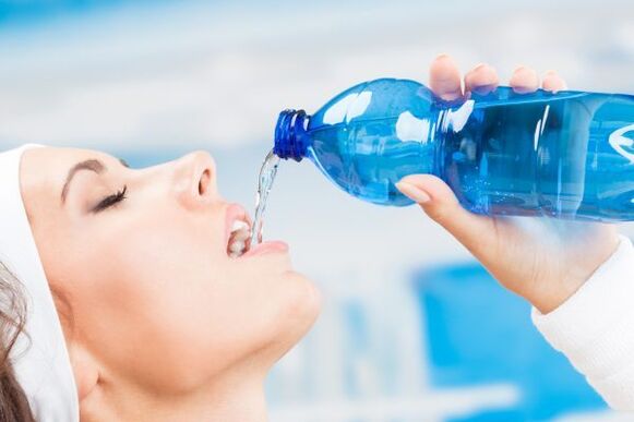 You can get rid of 5 kg of excess weight in a week by drinking plenty of water. 