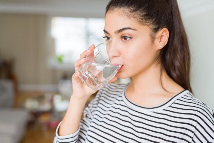 Regular consumption of clean water is the key to successfully losing 10 kg of weight in a month. 